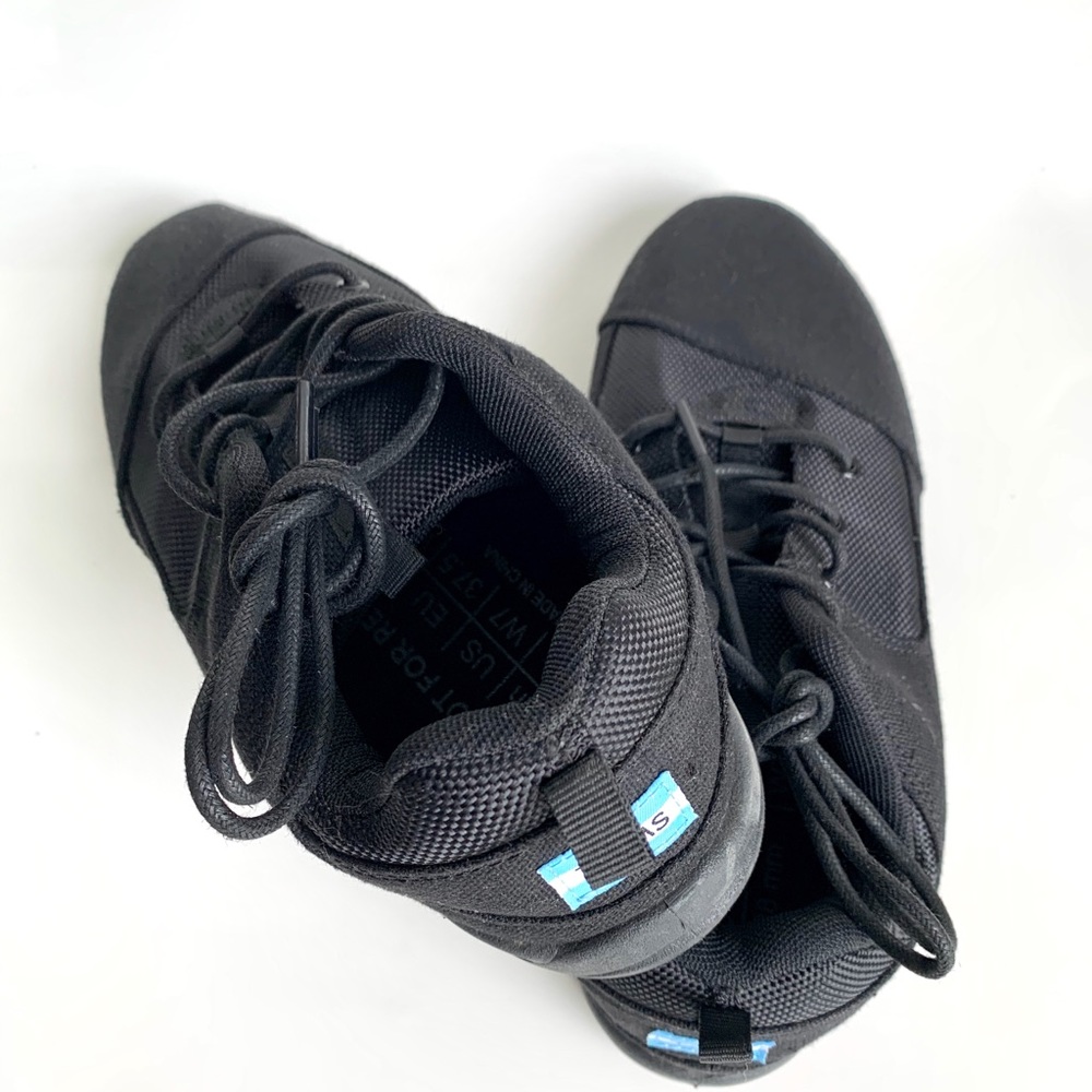 TOMS Girl shoes